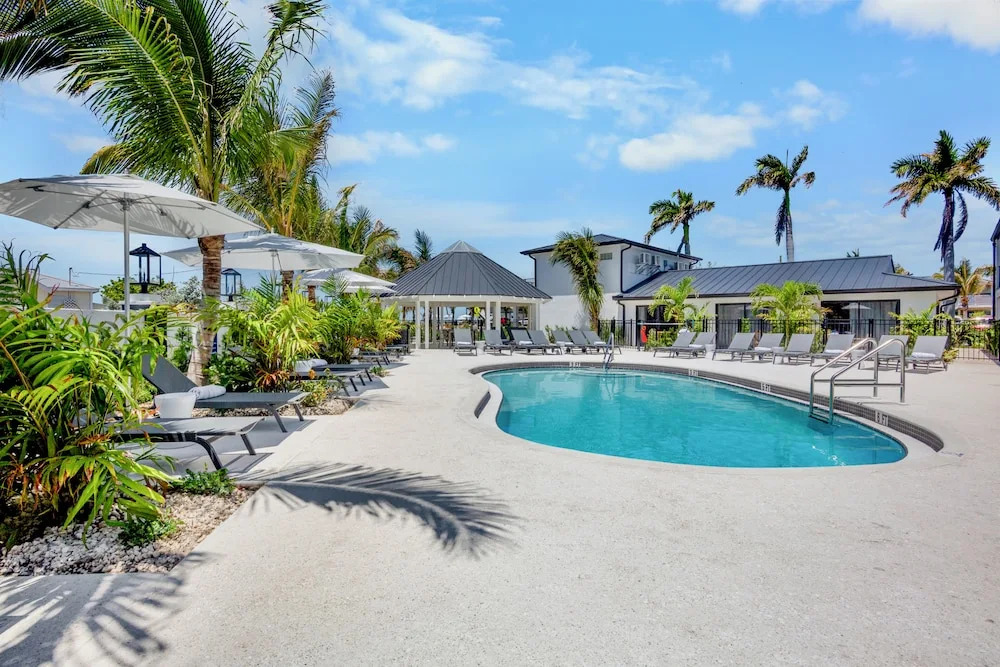 Tropic Isle At Anna Maria Island Inn