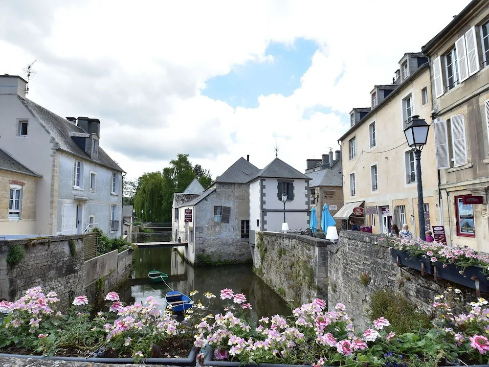 Large Comfortable Apartment in Bayeux