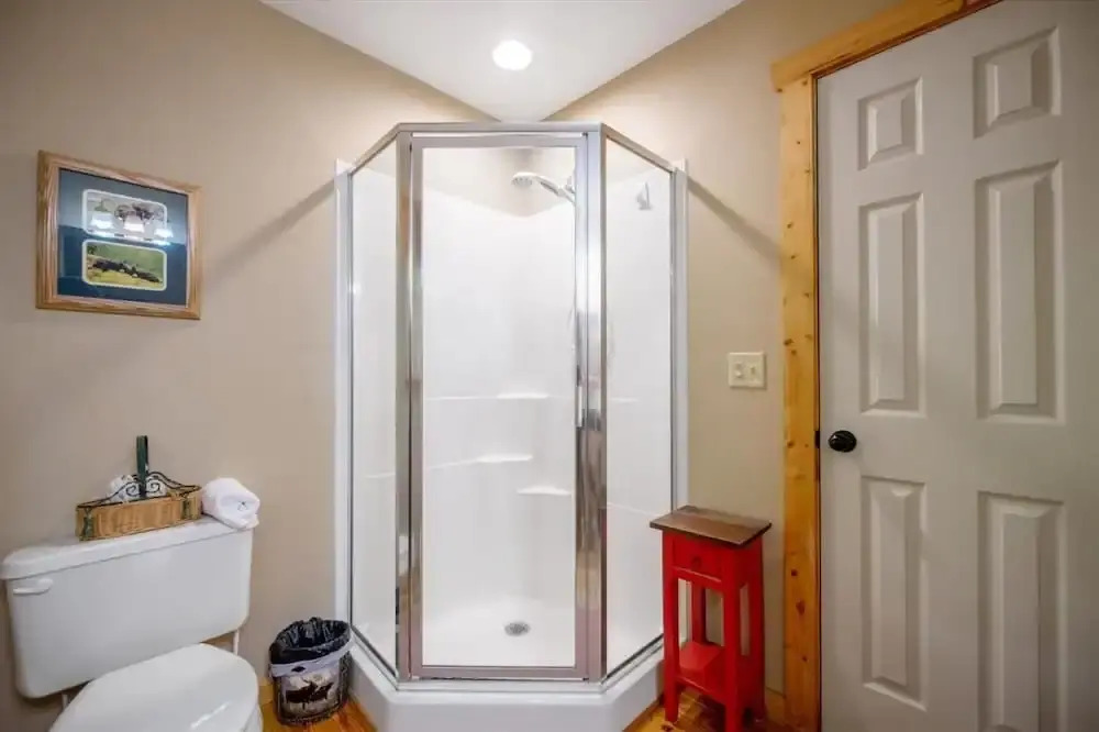 Harleys River Retreat - Charming Cabin in Coosawattee River Resort Hot tub