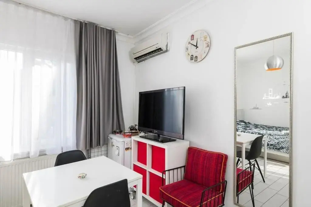 Cute 1 Room w/AC 300 meters to Istiklal Street