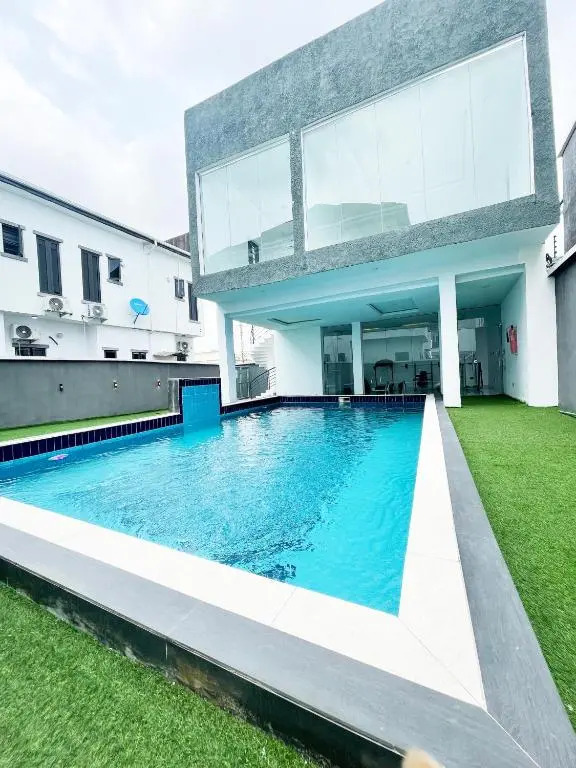 One Bedroom (En-suite) In a shared 4bedroom Terrace duplex with pool and gym