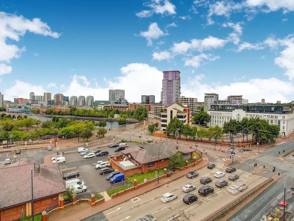 Plush Apartment in Manchester Near IWM North