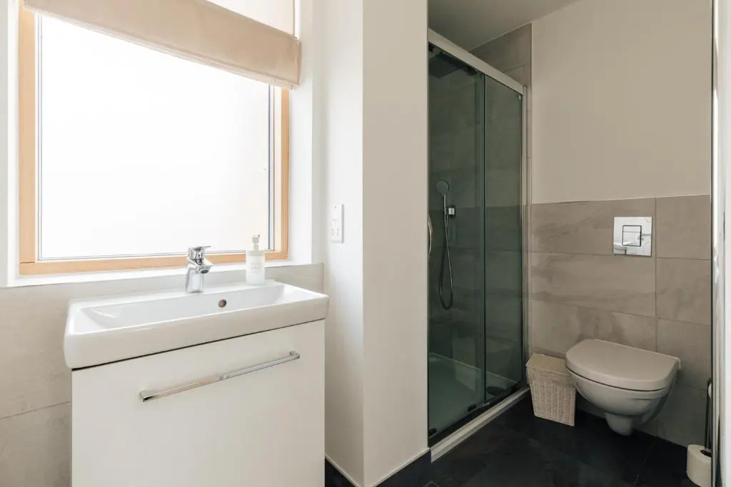 Redland Stay In Bespoke Home 1 of 2