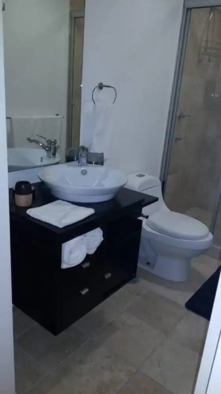 Bright and Modern Duplex With Amenities and Staff