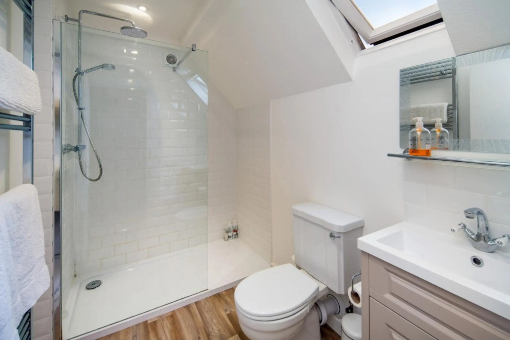 Trent Tops 3-bed penthouse apartment in West Cowes