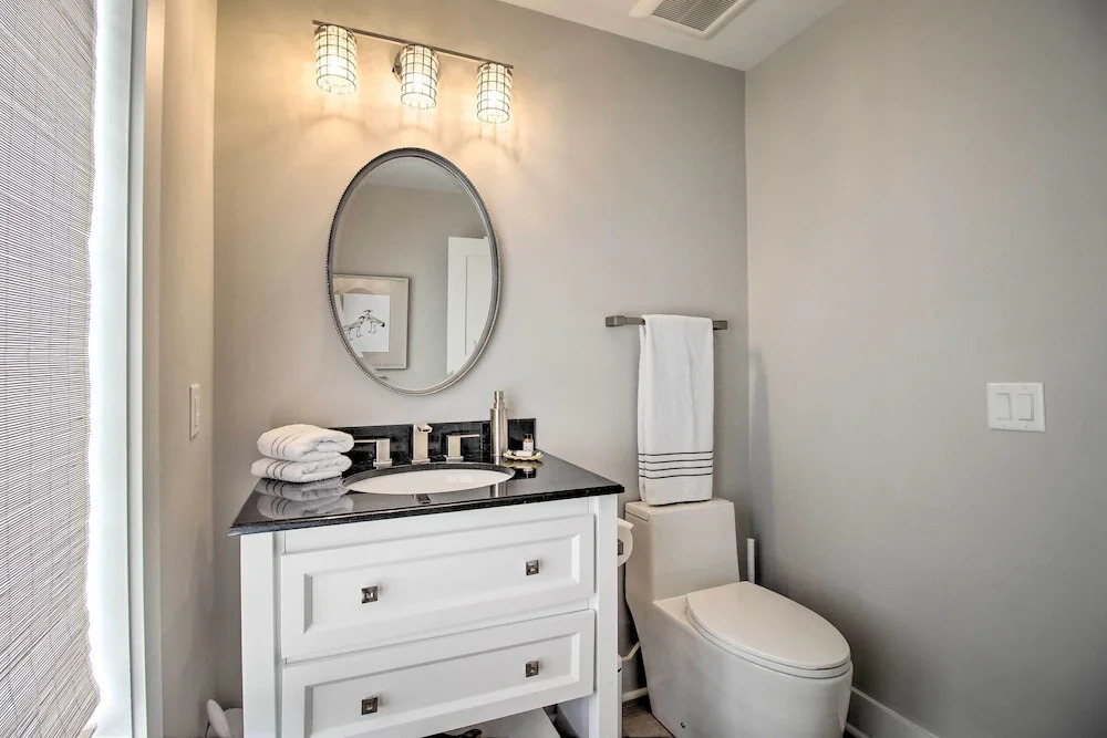 Pet-Friendly Villa with Balcony in Bluffton!