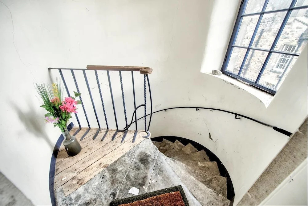 Cosy 2Br Top Floor Apt At Worlds End