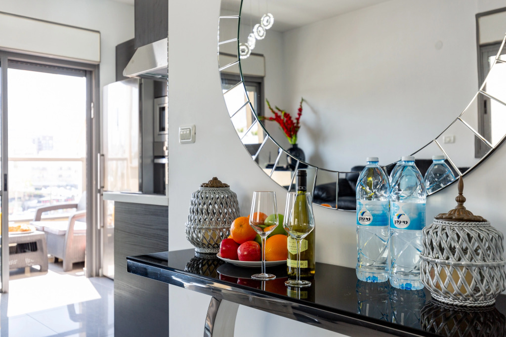 Apartment Miroir, 2BR, Tel Aviv, Kerem, Ha-Kovshim St, #TL38