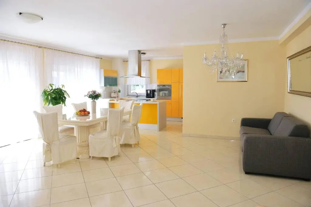 Apartments Mrkonja