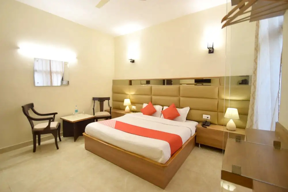 Oyo 11567 Hotel Shivalik Hills