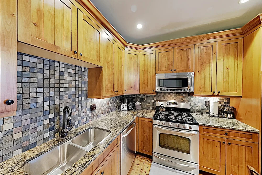 Luxe Mountain Getaway - 3 Blocks To Main Street! 1 Bedroom Condo