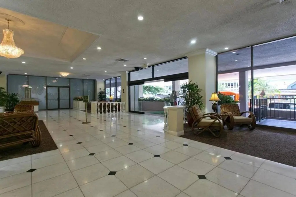 Royal Kuhio Penthouse With Ocean View on 35th Floor
