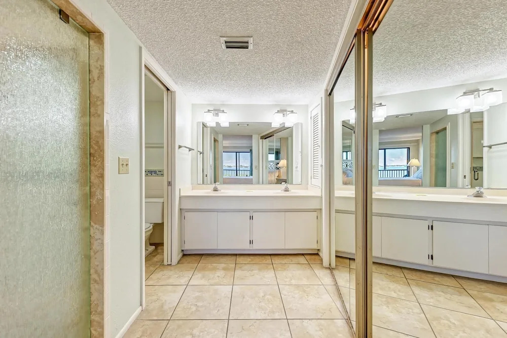 Coquina Tropics-2 Bedrooms-plus Den-2 Bathroom-water Views From Every Room