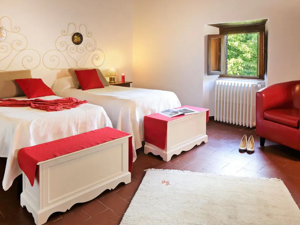 Villa in Chianti With Pool & Tennis Court