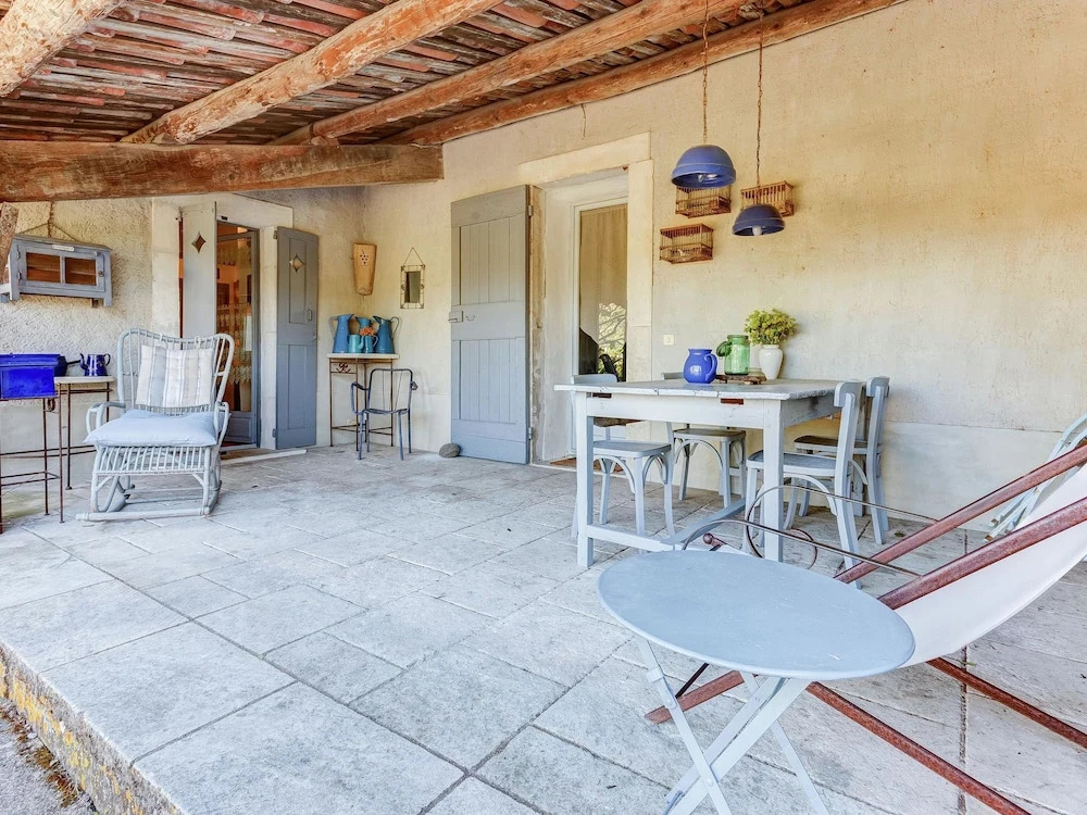 Cottage in Oppede With Pool and Garden