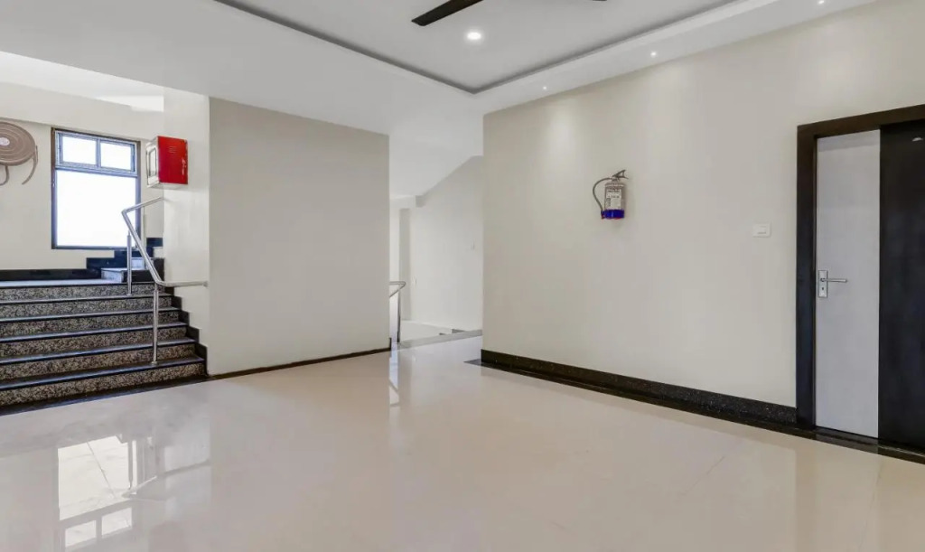 Capital O 9671 Hotel Rudraksh Inn