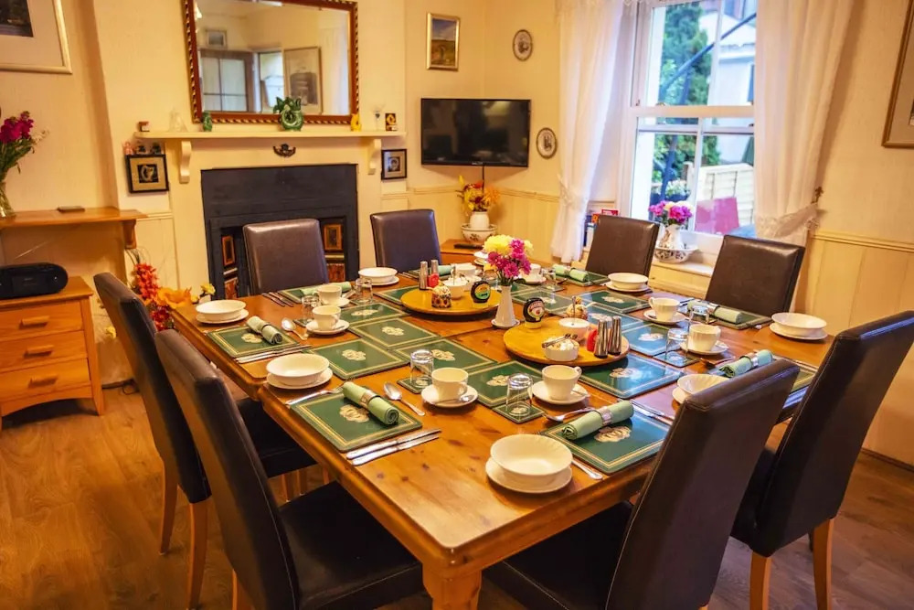 Cladda House & Holiday Apartments