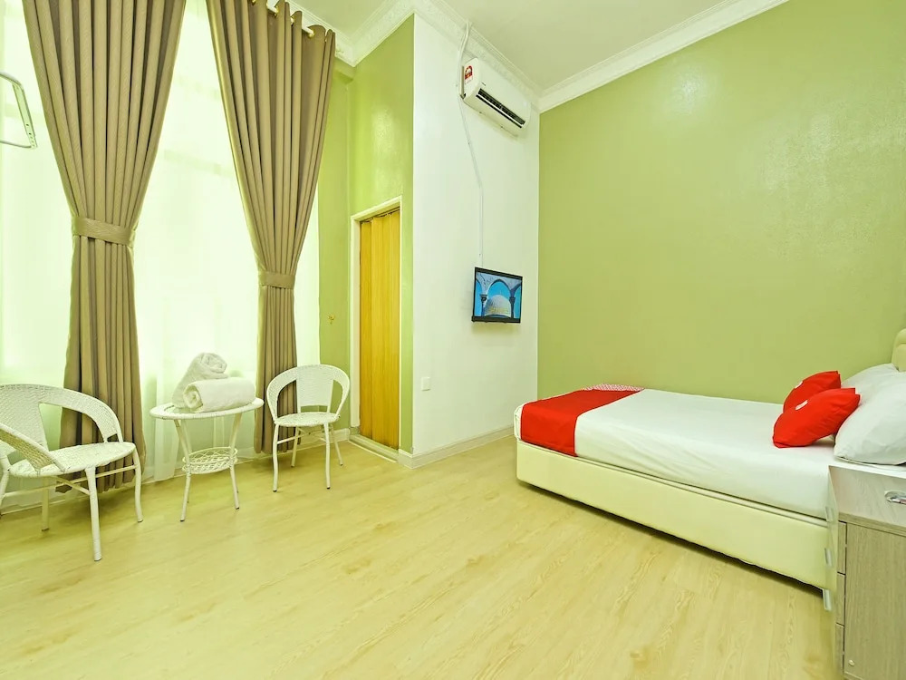 Oyo 90639 Hotel Azimah