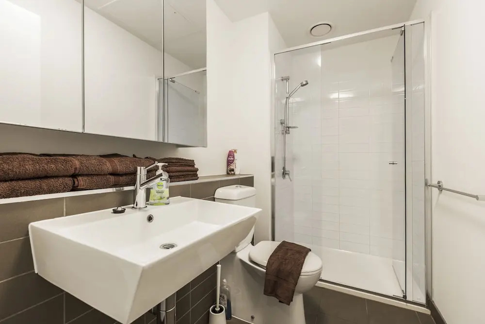 C3CBD Melbourne Apartment