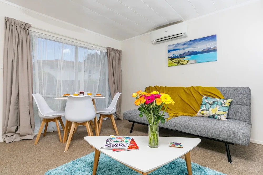Super 2 bed flat in Remuera