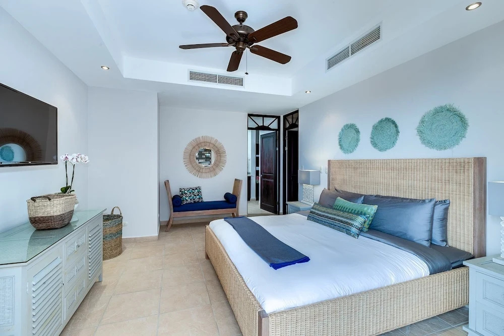 Perfect Oceanfront Retreat for Your Family