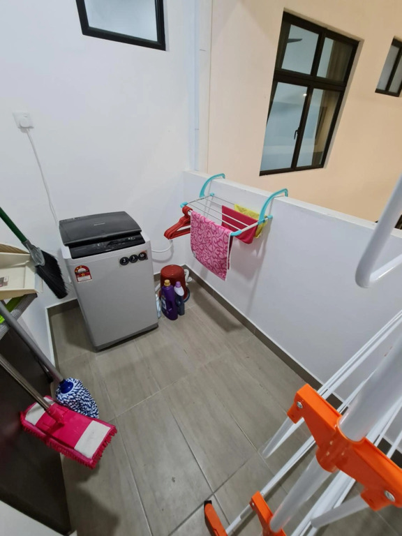 Qila Homestay at DESARU UTAMA