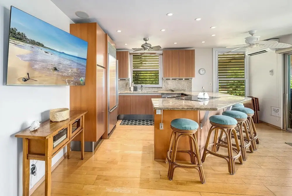 Hale Hui Kai 208 - Ocean View Luxury Condo on the Best Beach on Maui, Split AC!