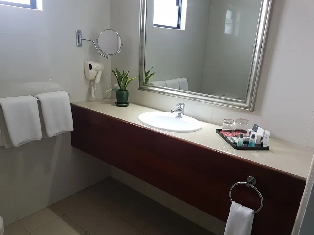 PADDYS HOTEL & APARTMENTS