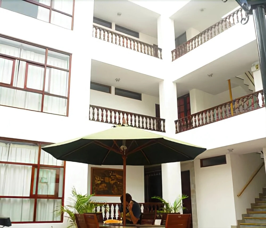 Miraflores Lodge