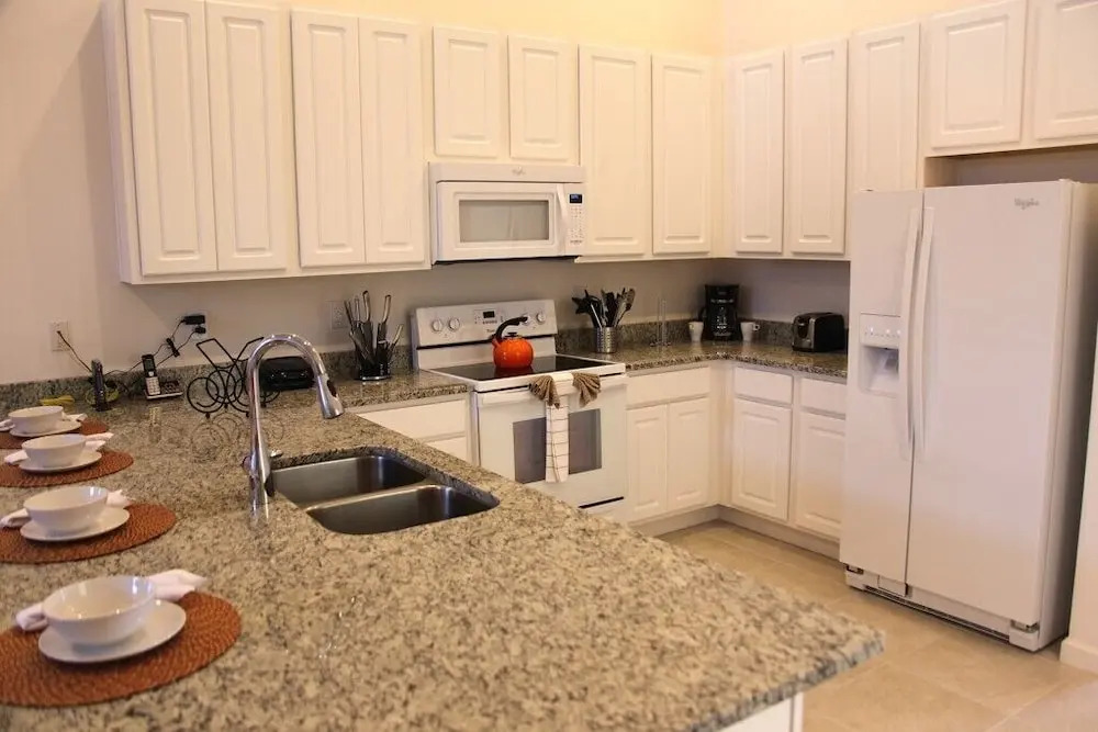 Beautiful 4 Bedroom Home Accommodates 10 Guests Home