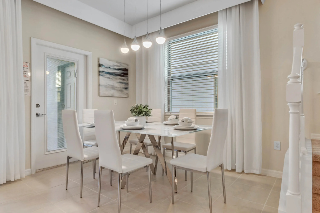 5 Bd 45 Ba Windsor At Westside 8928 Sa