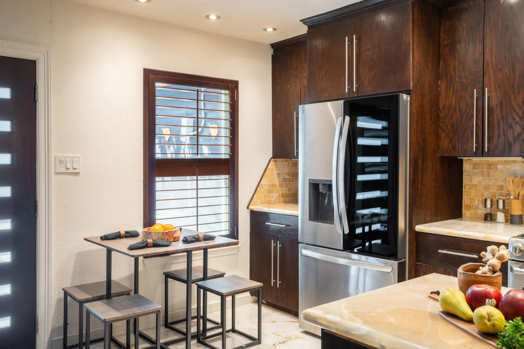 Red River by Avantstay Shared Pool + Hot Tub 20 Minutes to Downtown Austin