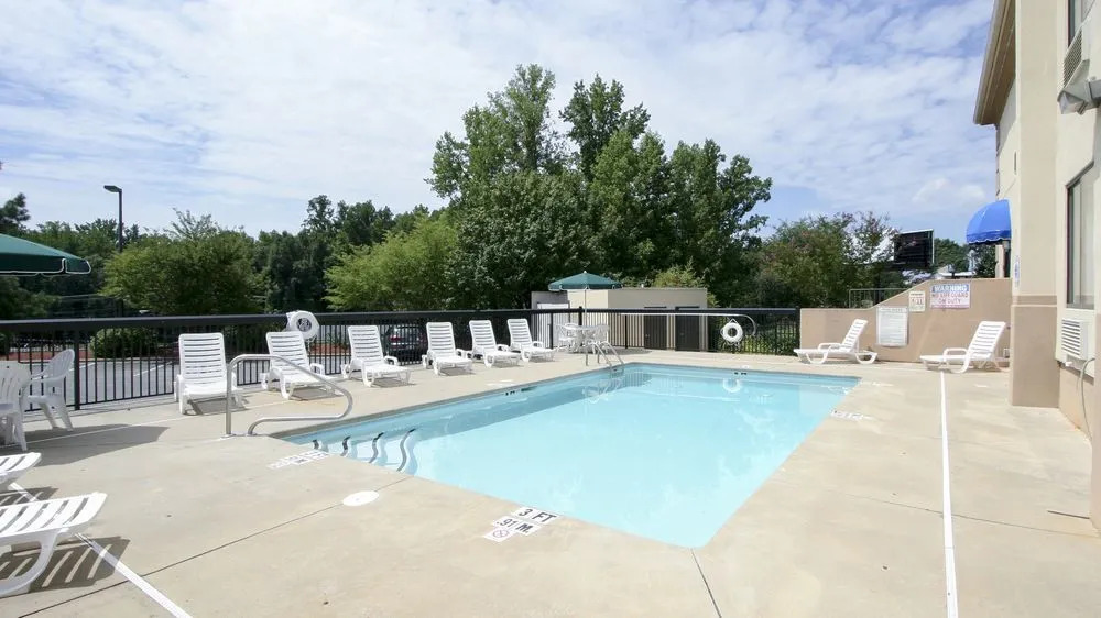 Holiday Inn Express SHELBY @ HWY 74