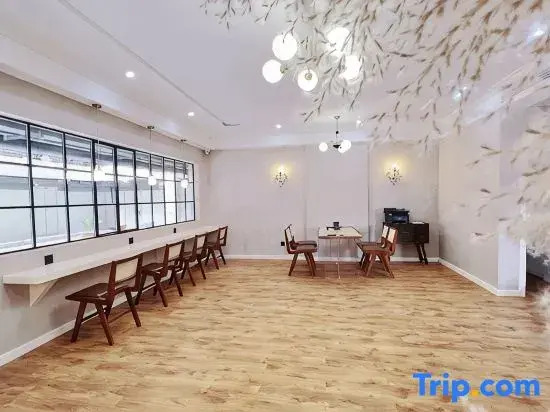 Qingpu Art Hotel