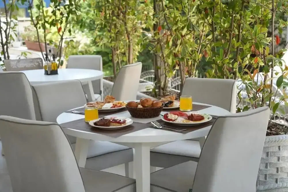 Eiza Apartments