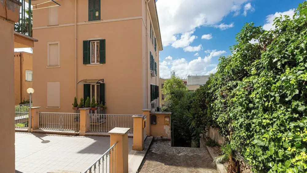 Rental in Rome Karan's Suite Apartment