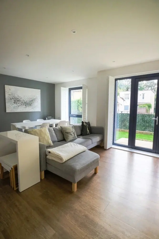 Modern 2 Bedroom Apartment in Putney