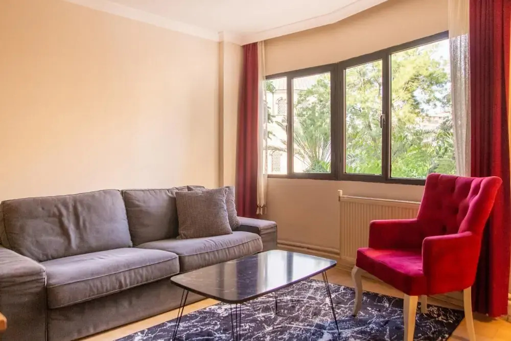Pleasant and Central Flat With Balcony in Alsancak