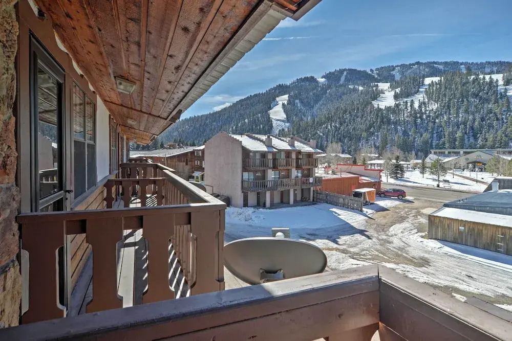 Red River Home w/ 2 Balconies - 1 Block to Main St