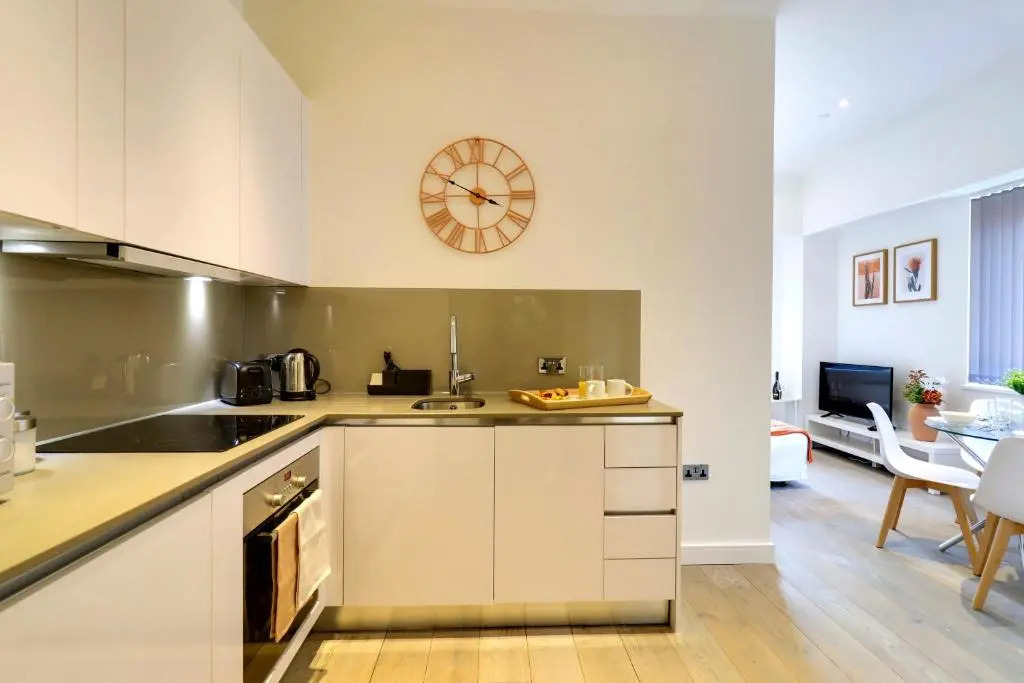 Stunning 1-Bed Deluxe Apartment in Slough