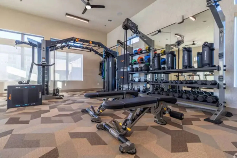 Relaxing Modern Stay - Workerfriendly w/ Pool+gym
