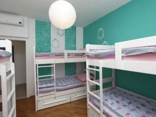 Pozitiv Hostel