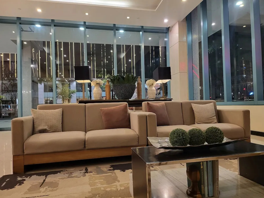 Luxury Upscale Retreat in Uptown Bgc, Metro Manila