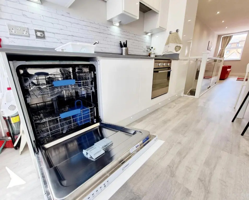 Modern Maisonette 2 Bedrooms Newly Renovated