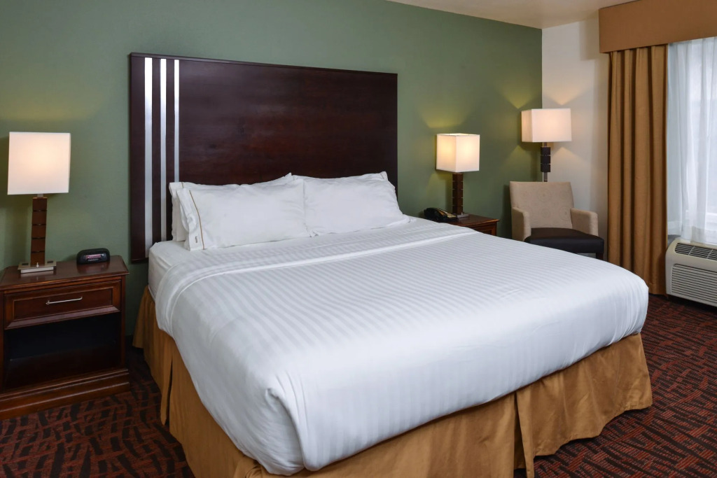 Holiday Inn Express Hotel & Suites Cherry Hills by IHG