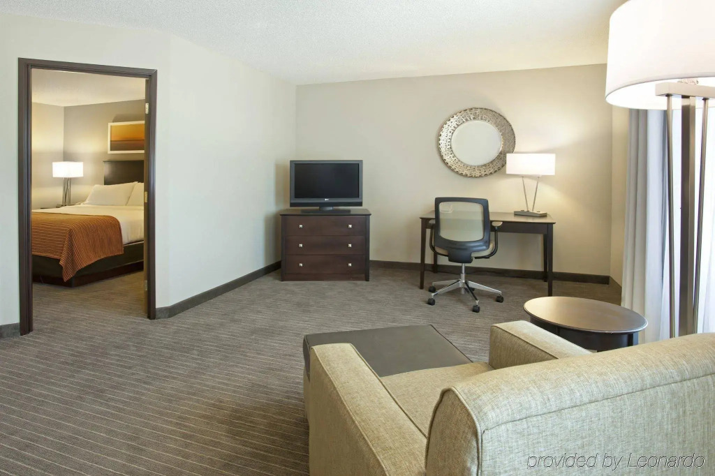 Holiday Inn Express Hotel & Suites Minneapolis - Minnetonka by IHG