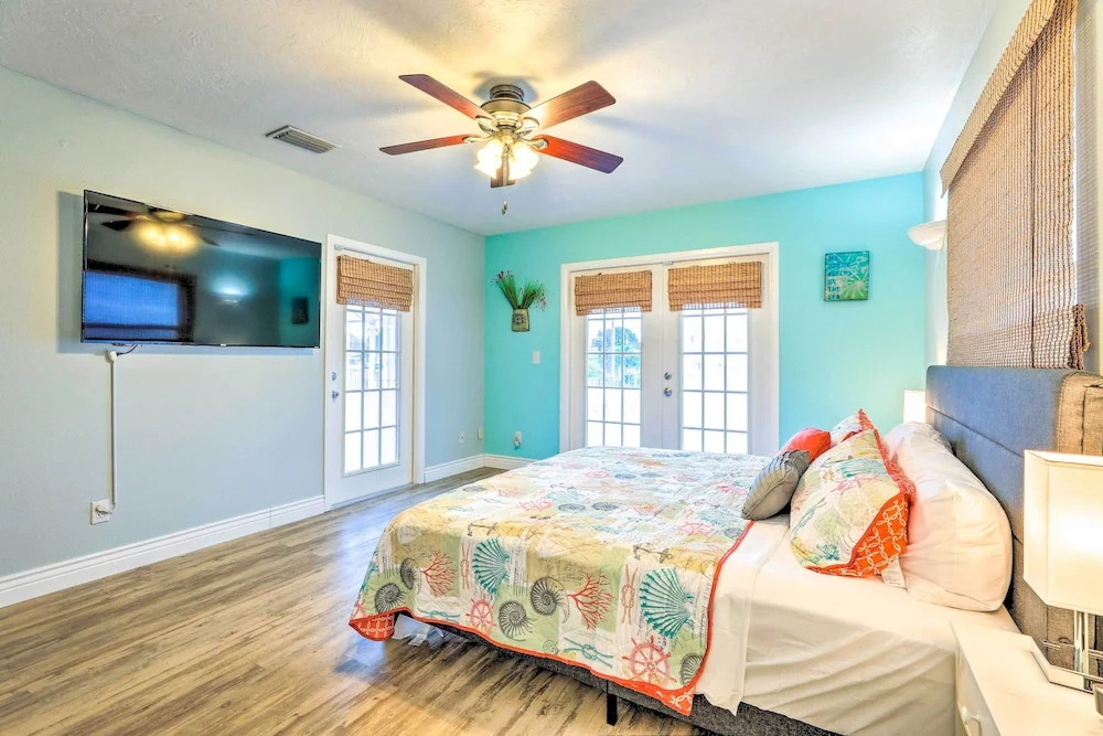 'ocean Breeze Oasis' w/ Boat Dock & Slip on Canal!