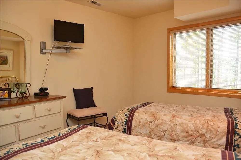 Chimney Ridge Townhomes Unit 504 by RedAwning