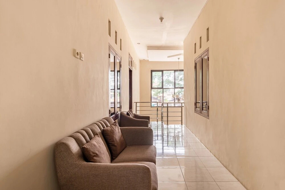 Arum Guest House by RedDoorz