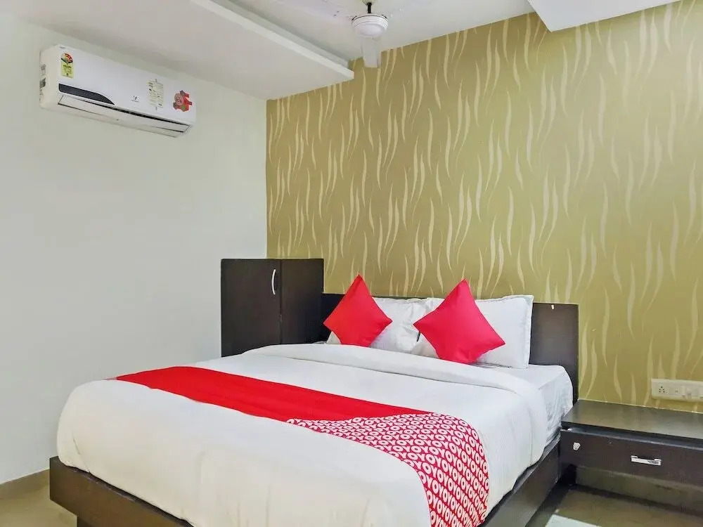 Hotel Jay Radhe by OYO Rooms